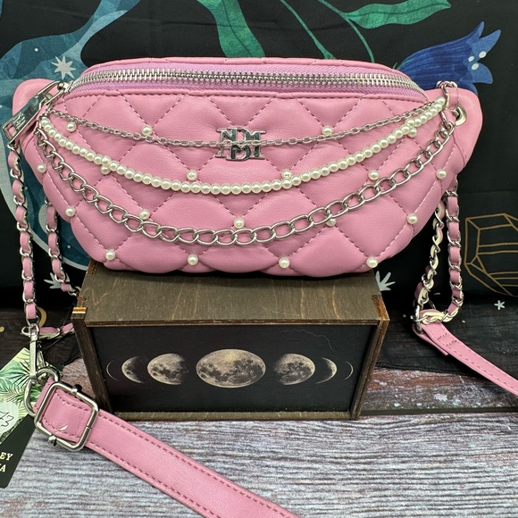 BADGLEY MISCHKA | Pink Quilted Peal and Chain Belt Bag NWT - Picture 6 of 6